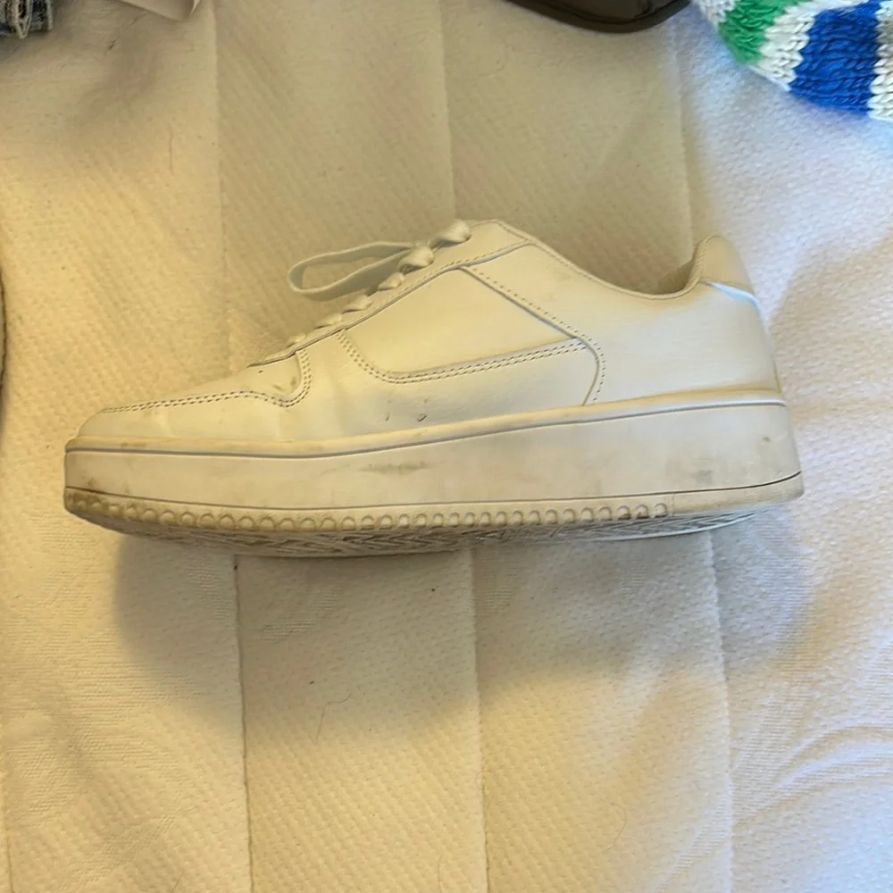 Time and Tru White Casual Sneakers - Picture 4 of 4